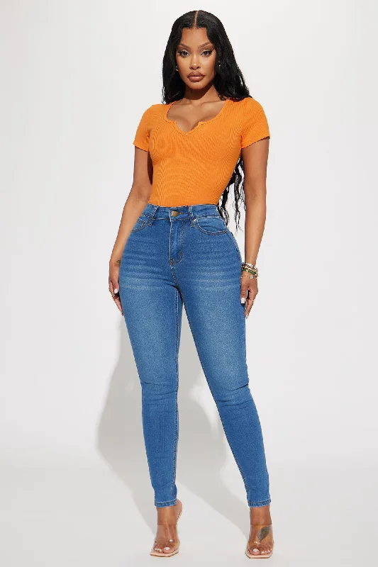 Vibe Check Curvy Stretch Skinny Jeans - Medium Wash