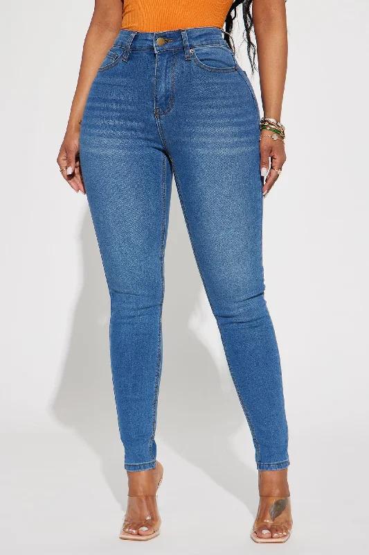 Vibe Check Curvy Stretch Skinny Jeans - Medium Wash