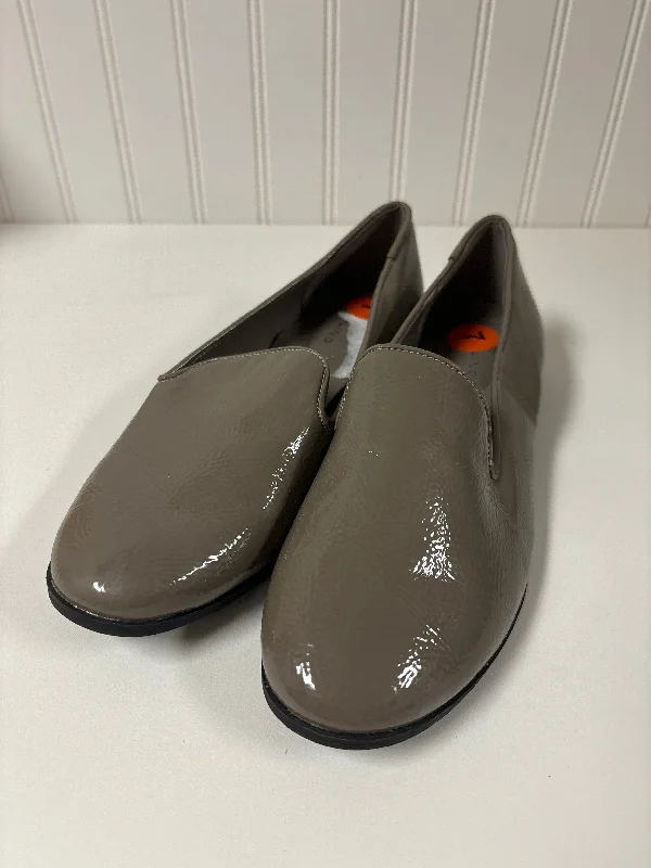 Taupe Shoes Flats Bandolino, Size 7